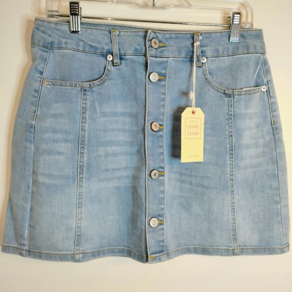 Love Tree (Size L) Light Wash Denim Jean Button Fly Skirt (NWT)